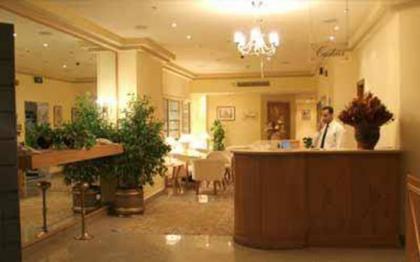 Golden Carven Hotel - image 4