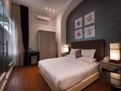 1920s Boutique Hotel and Restaurants - image 2