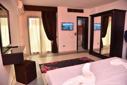 Royal Pyramids Hotel - image 19