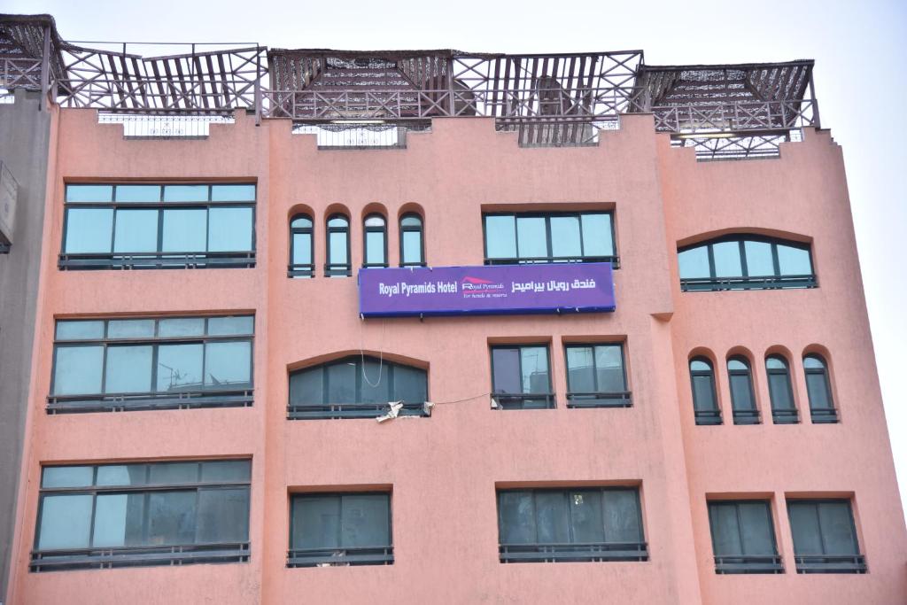 Royal Pyramids Hotel - image 2