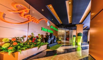 Royal Day Plaza Hotel - image 1