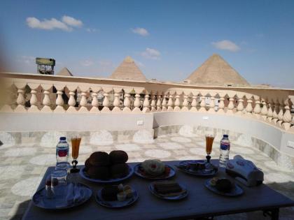 Queen Pyramids View Inn - image 1