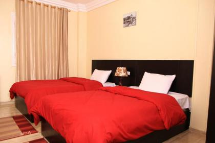 City pyramids inn - image 10
