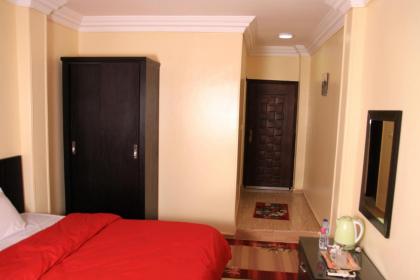 City pyramids inn - image 12