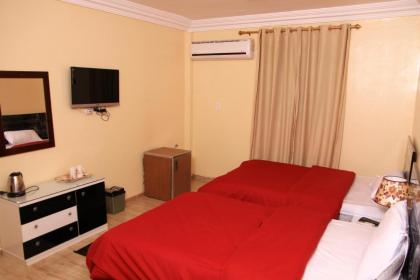 City pyramids inn - image 14