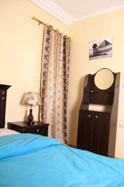 City pyramids inn - image 6