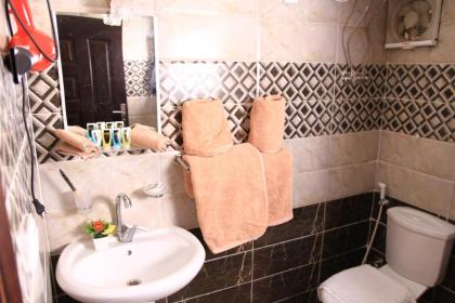 City pyramids inn - image 8