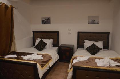 Pyramids Top Inn - image 13
