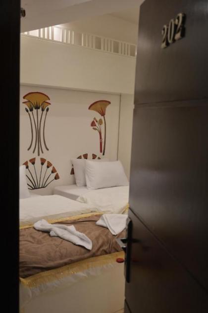 Pyramids Top Inn - image 17