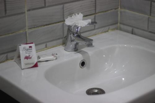 Azar Boutique Hotel - image 7