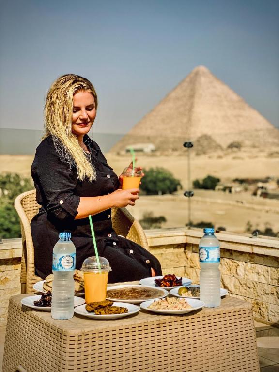 Sahara Pyramids Inn - main image