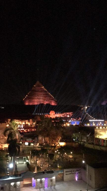 Sahara Pyramids Inn - image 2