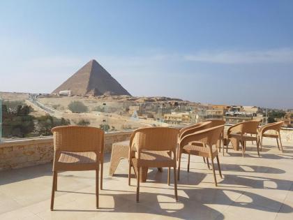 Sahara Pyramids Inn - image 9