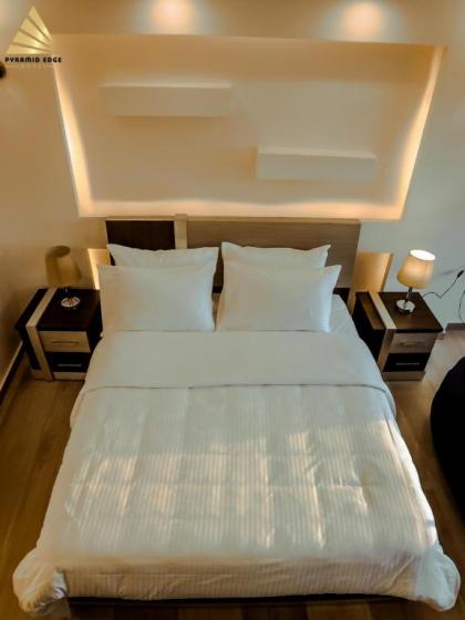 Pyramid Edge Hotel - image 12