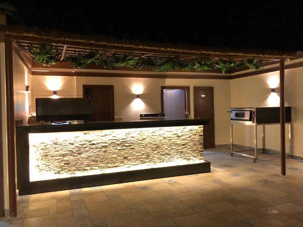 Pyramid Edge Hotel - image 2