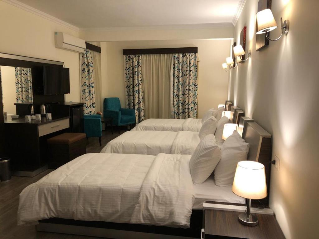Pyramid Edge Hotel - image 5