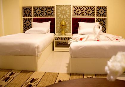 PYRAMIDS TOWER Inn - image 20