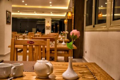 PYRAMIDS TOWER Inn - image 5