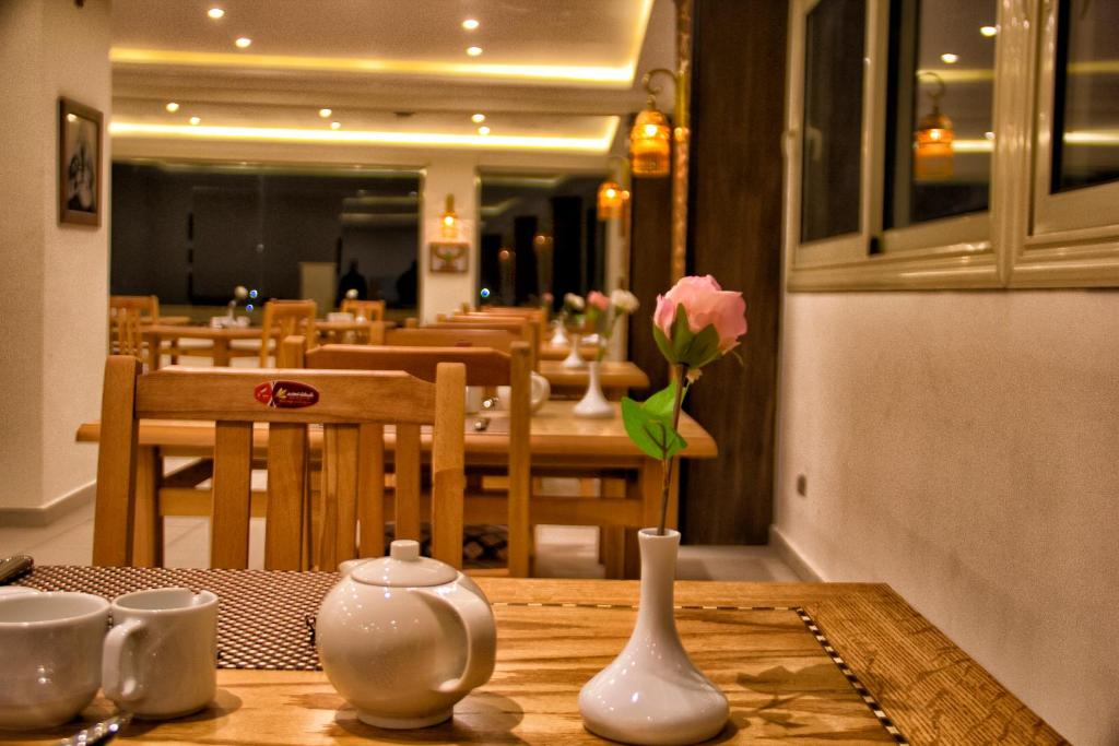 PYRAMIDS TOWER Inn - image 5