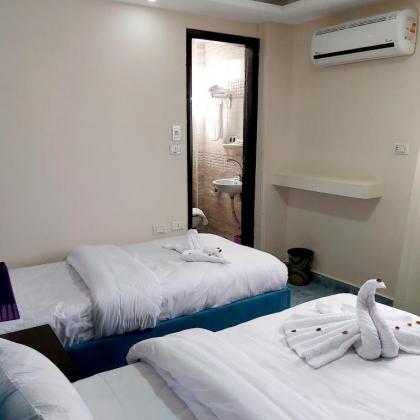 Golden Pyramids Inn - image 12