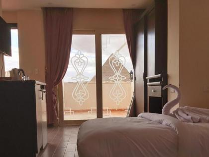 Golden Pyramids Inn - image 5