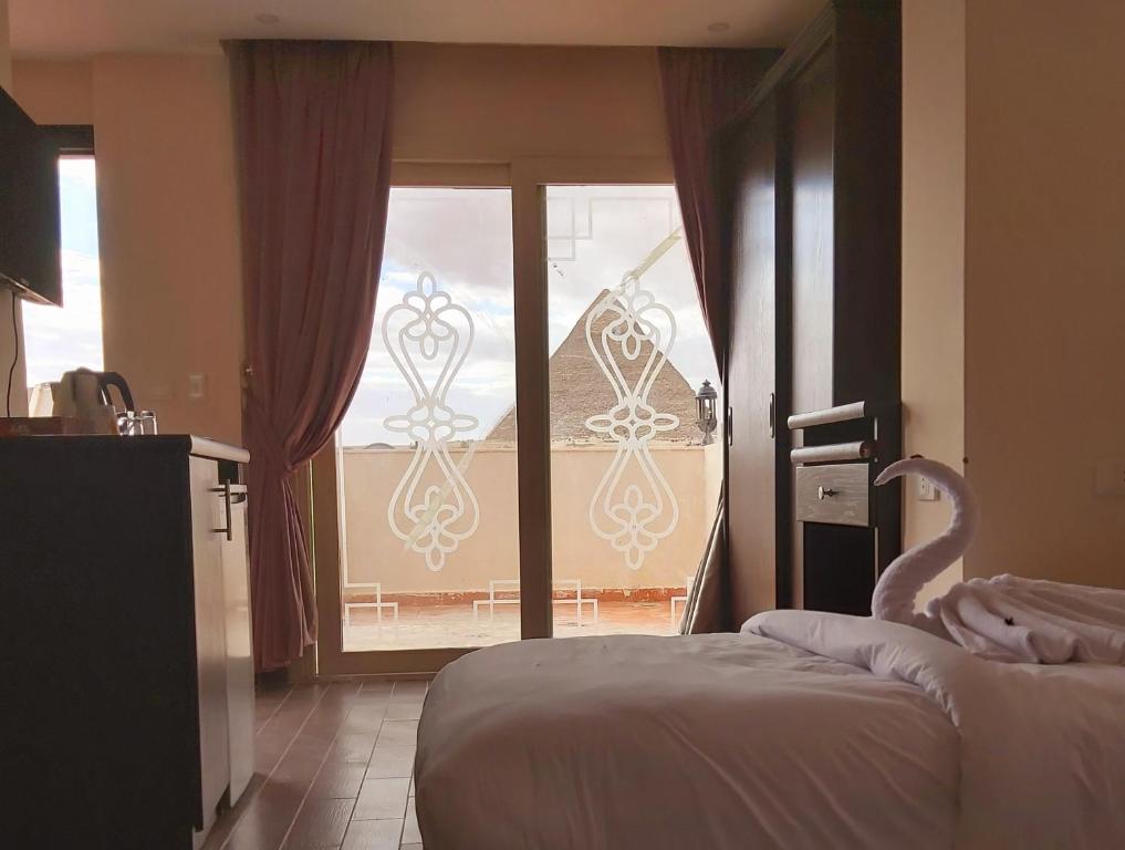 Golden Pyramids Inn - image 5