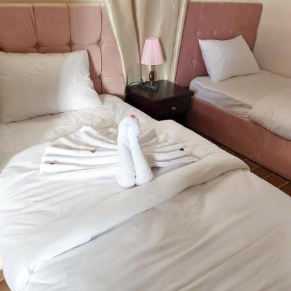 Golden Pyramids Inn - image 8