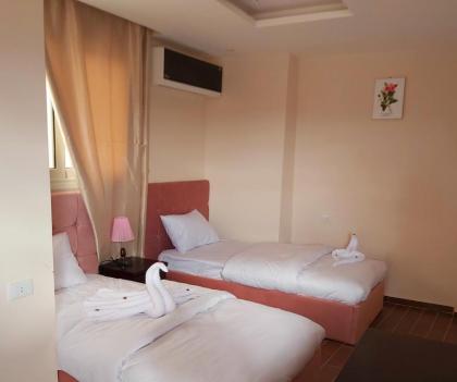 Golden Pyramids Inn - image 9