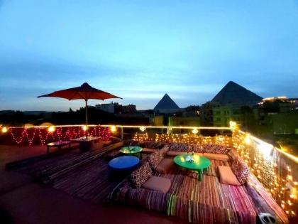 Pyramids Paradise Hotel - image 1