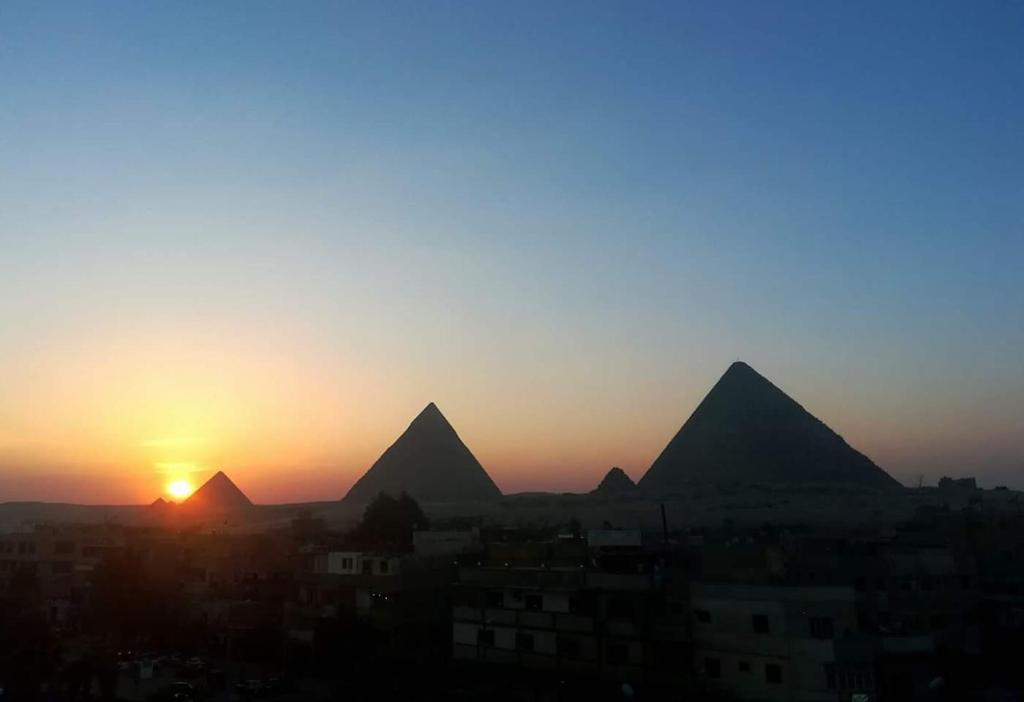Happy Days Pyramids View - image 7