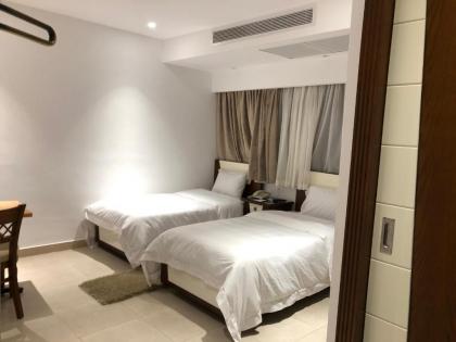 Maxim Hotel - image 11