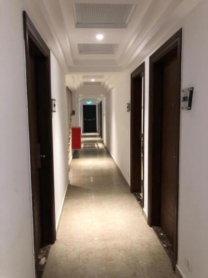 Maxim Hotel - image 12