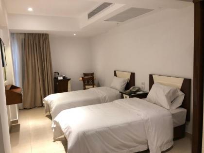 Maxim Hotel - image 5