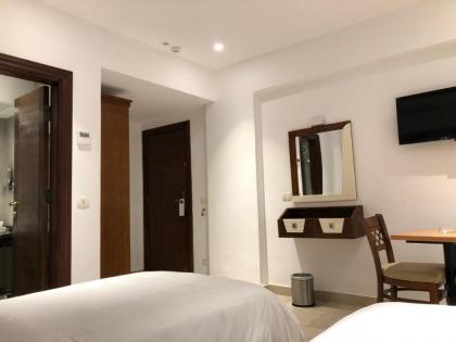 Maxim Hotel - image 9