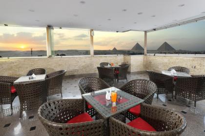 Brothers Pyramids View Hotel - image 11