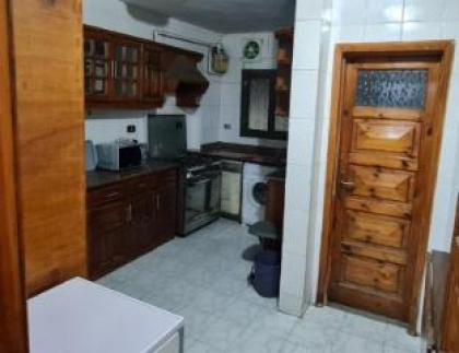 Comfy 3 Bedroom Apartment (Z1) - image 2