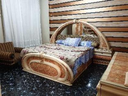 Comfy 3 Bedroom Apartment (Z1) - image 6