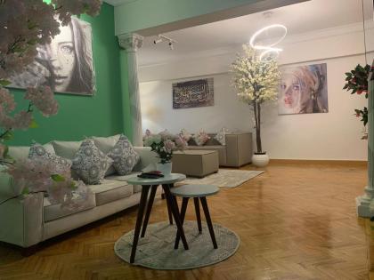 Elegant Apartment - image 7