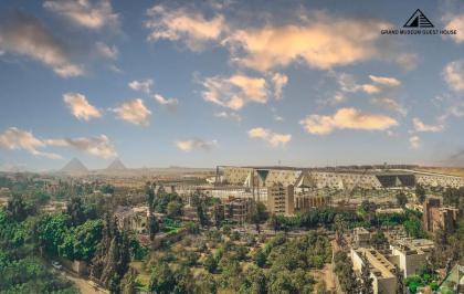 Grand Museum Guest House pyramids view 