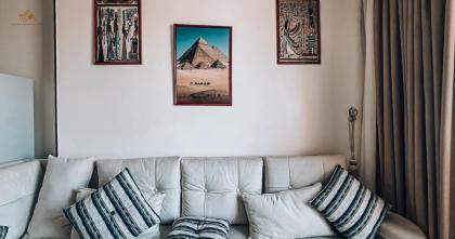 Queen Pyramids View Apartment - image 13