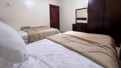 Queen Pyramids View Apartment - image 14