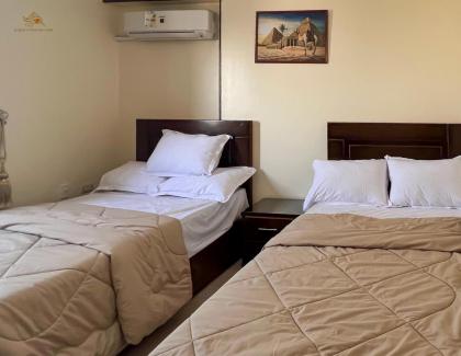 Queen Pyramids View Apartment - image 18