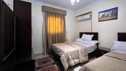 Queen Pyramids View Apartment - image 30