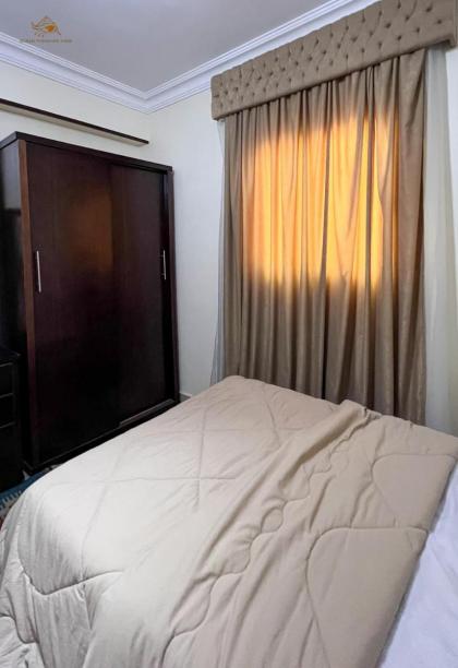 Queen Pyramids View Apartment - image 6