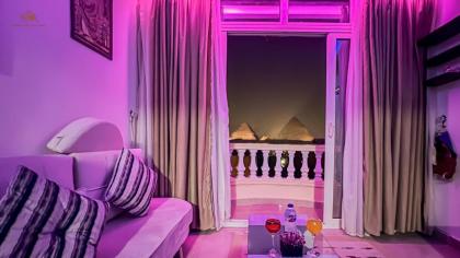 Queen Pyramids View Apartment - image 7