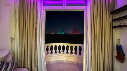 Queen Pyramids View Apartment - image 8