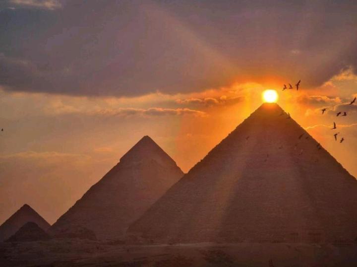 king ramses pyramids view apartment - image 7