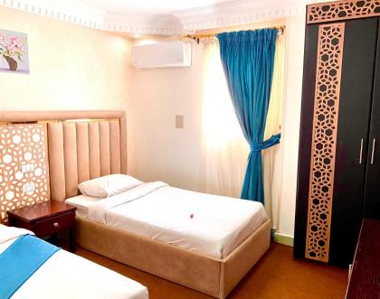 Golden Pyramids view guest house - image 16