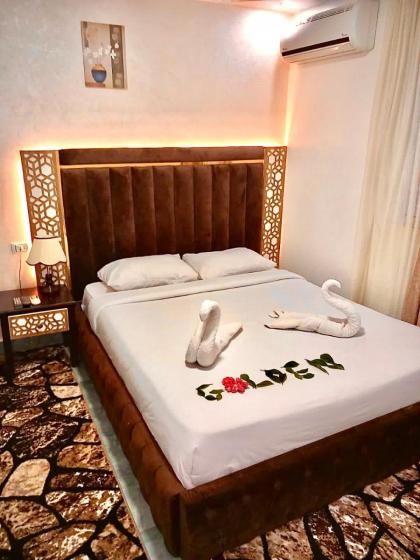 Golden Pyramids view guest house - image 2