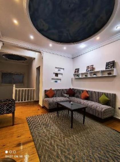 Luxury family friendly villa with private pool - image 3